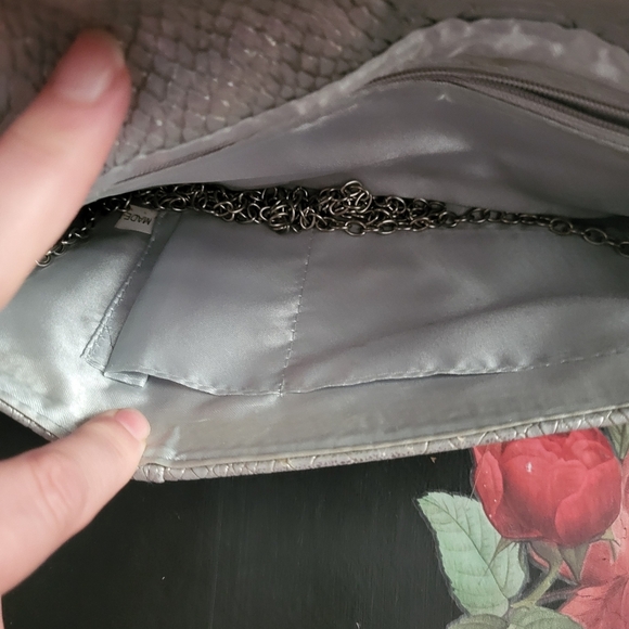Faux silver snake skin clutch - Picture 7 of 8